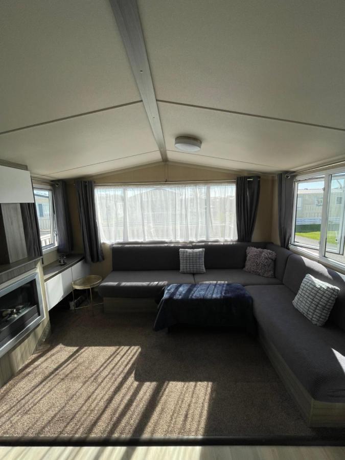 Delightful 6 Berth Holiday Home With Decking Area 치체스터 외부 사진